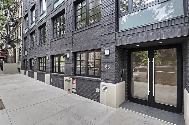 Rented by REZI | media 41