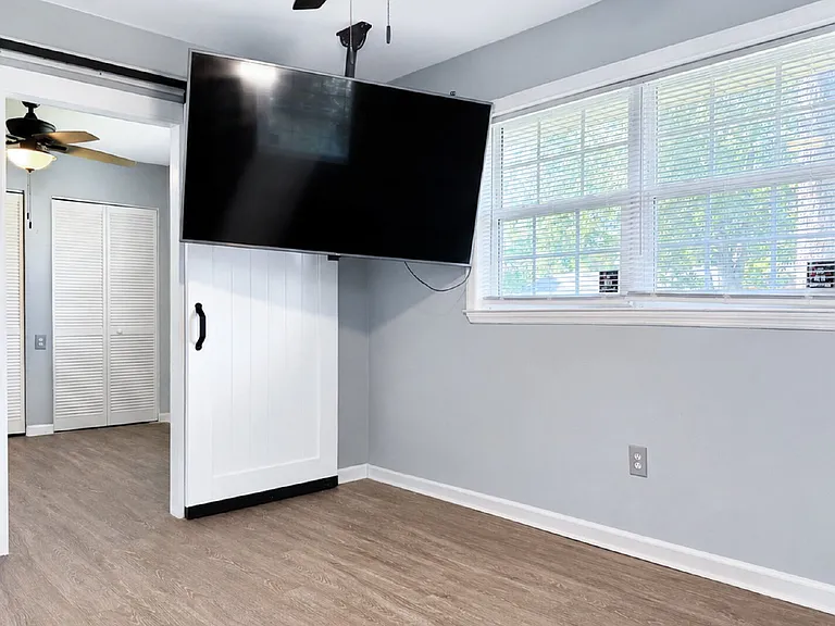 1621 Cloverdale Dr — Photo 13
