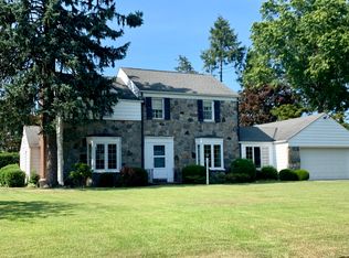 155 Northwoods Rd, Manhasset, NY 11030