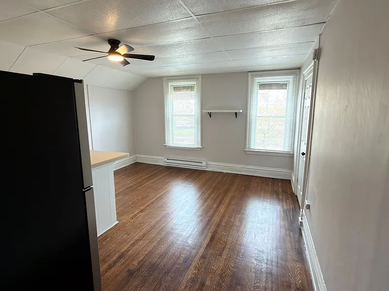 196 N Goodman St — Photo 3