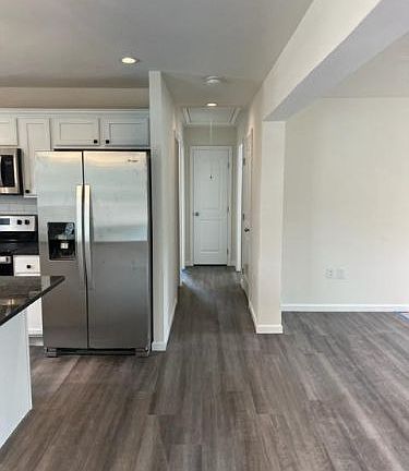 5th image of 204 Robin Rd