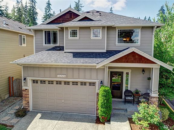 Low maintenance living, HOA dues cover yard and common area maintenance