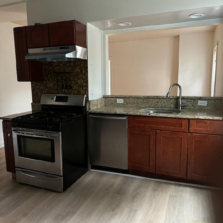 2nd image of 10 Oliver St #1