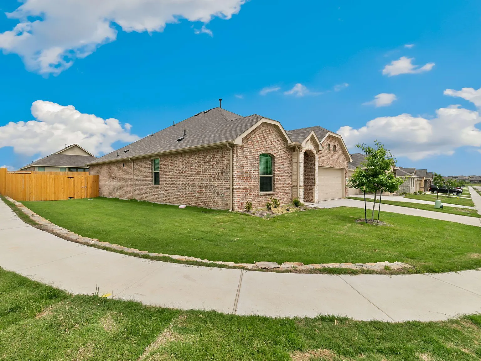 4 bed, 1838 sqft, $2,190 — Photo 2