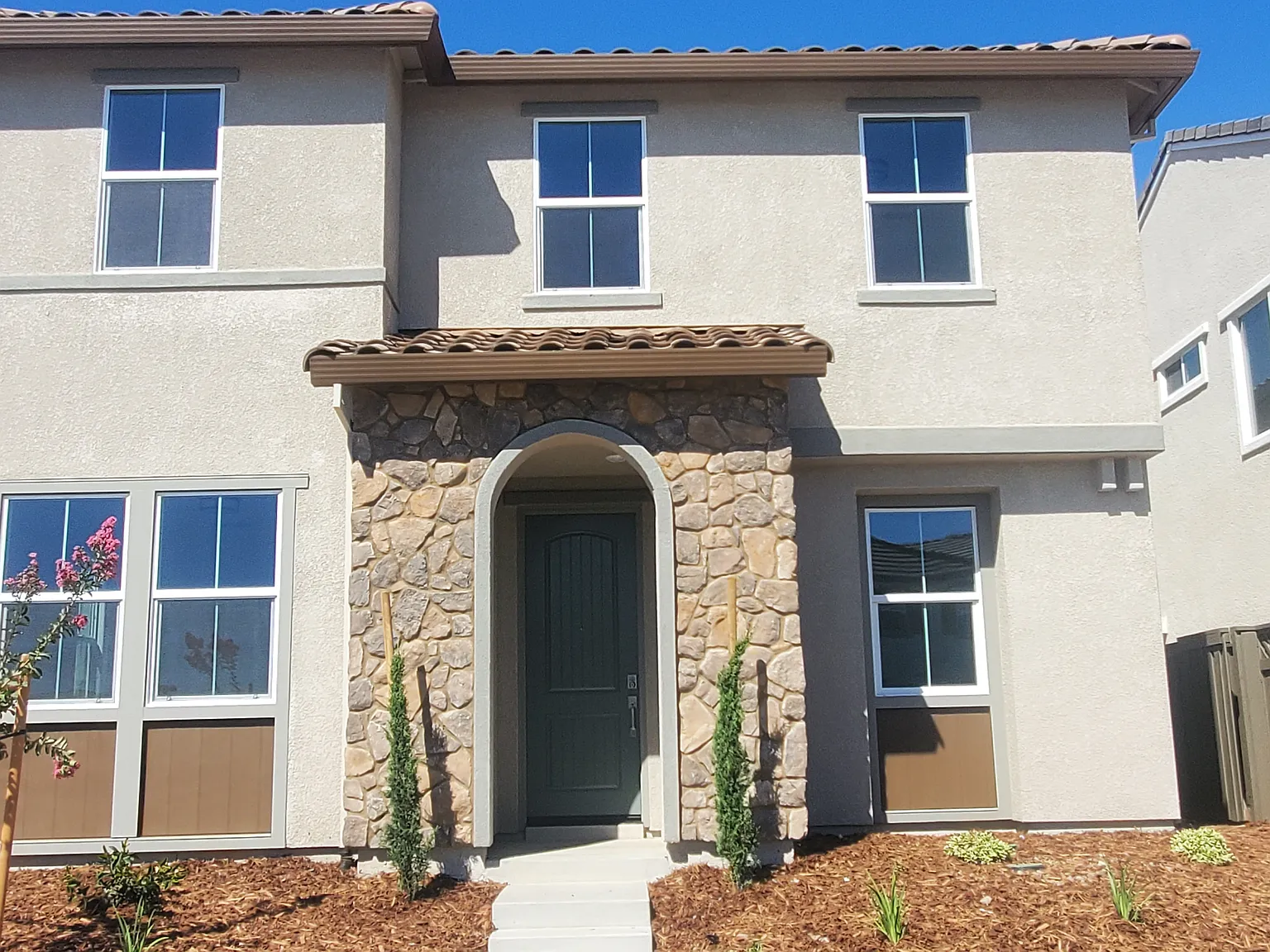 4 bed, 3.5 bath, 2586 sqft, $3,500 — Photo 1