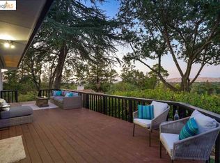 2 Eastridge Ln, Concord, CA 94518