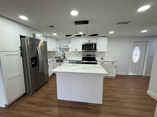 9014 Bayou Dr, Tampa, FL 33635