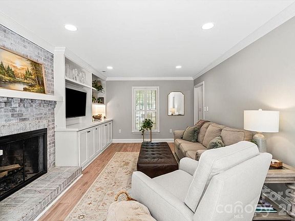 5th image of 642 Furrow Dr