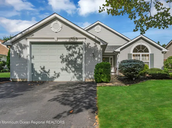 26 Skylark Lane, Lakewood, NJ 08701