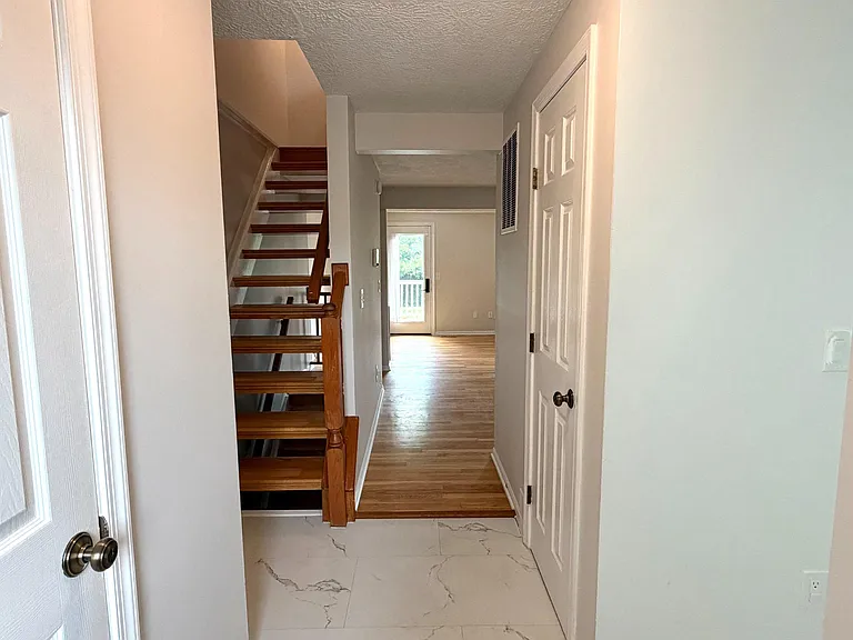 6812 Ericka Ave — Photo 5
