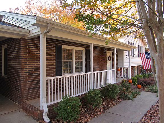 3rd image of 14 Saddlewood Ln