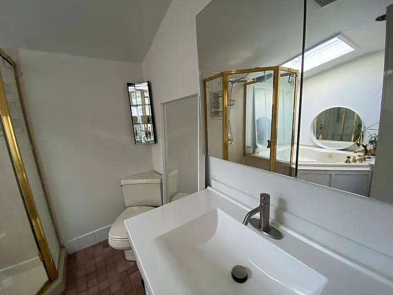 2768 Westlake Ave N — Photo 18