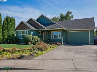 36 Village Dr, Creswell, OR 97426
