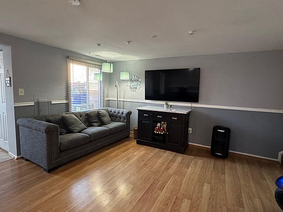 4th image of 9620 Brassie Way