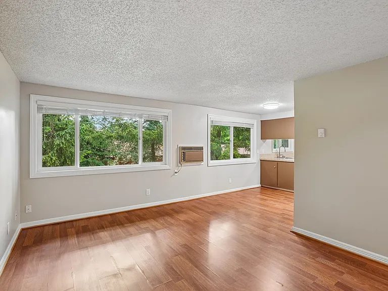 Linden Lane Apartments — Photo 10