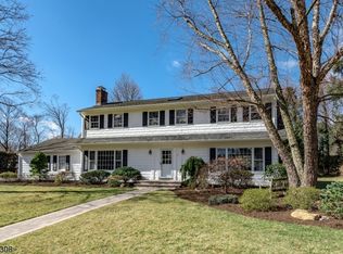 17 Briarwood Ct, Woodcliff Lake, NJ 07677
