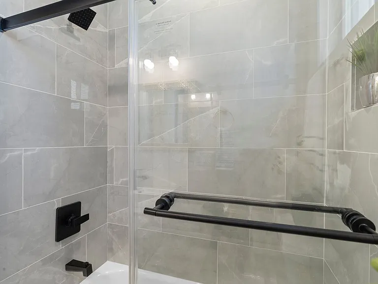 1017 S Bouvier St — Photo 32