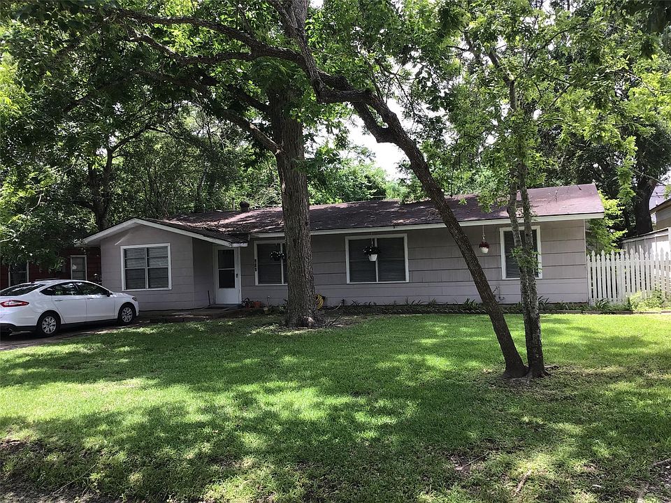 1st image of 704 4th St