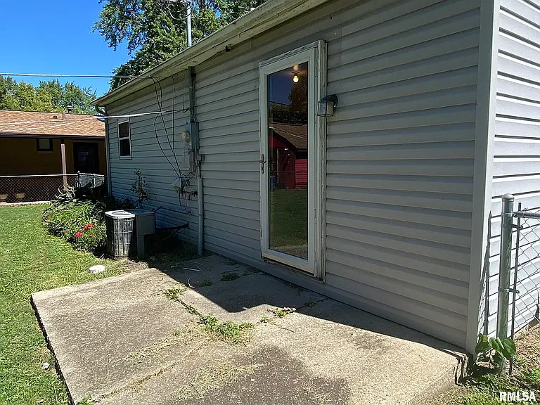 2845 S Hoover Ave — Photo 10