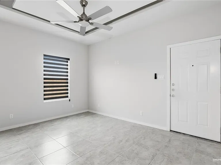 402 N Alexandrite Ave #2 — Photo 5