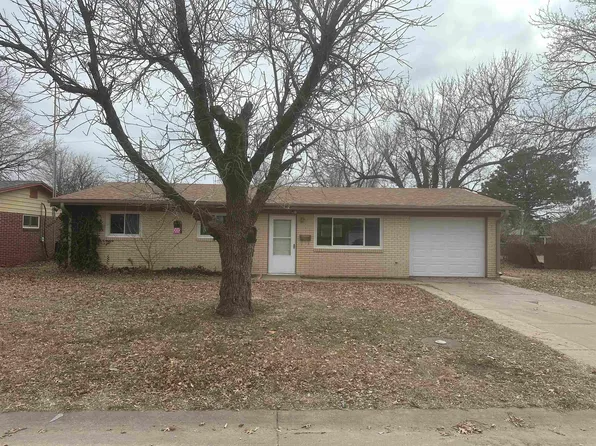 5937 Birchwood Dr, Great Bend, KS 67530