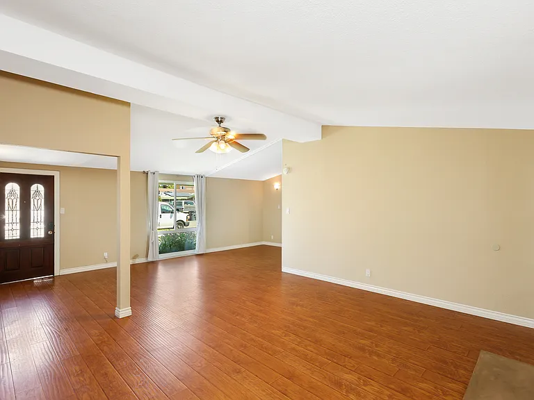 526 N Emerald Dr — Photo 9