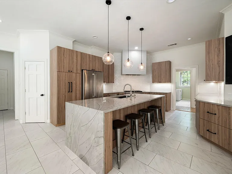 1004 Chimney Hill Trl — Photo 10