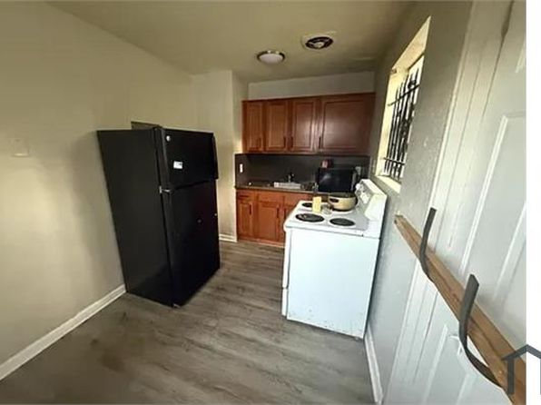 112 W 17th St