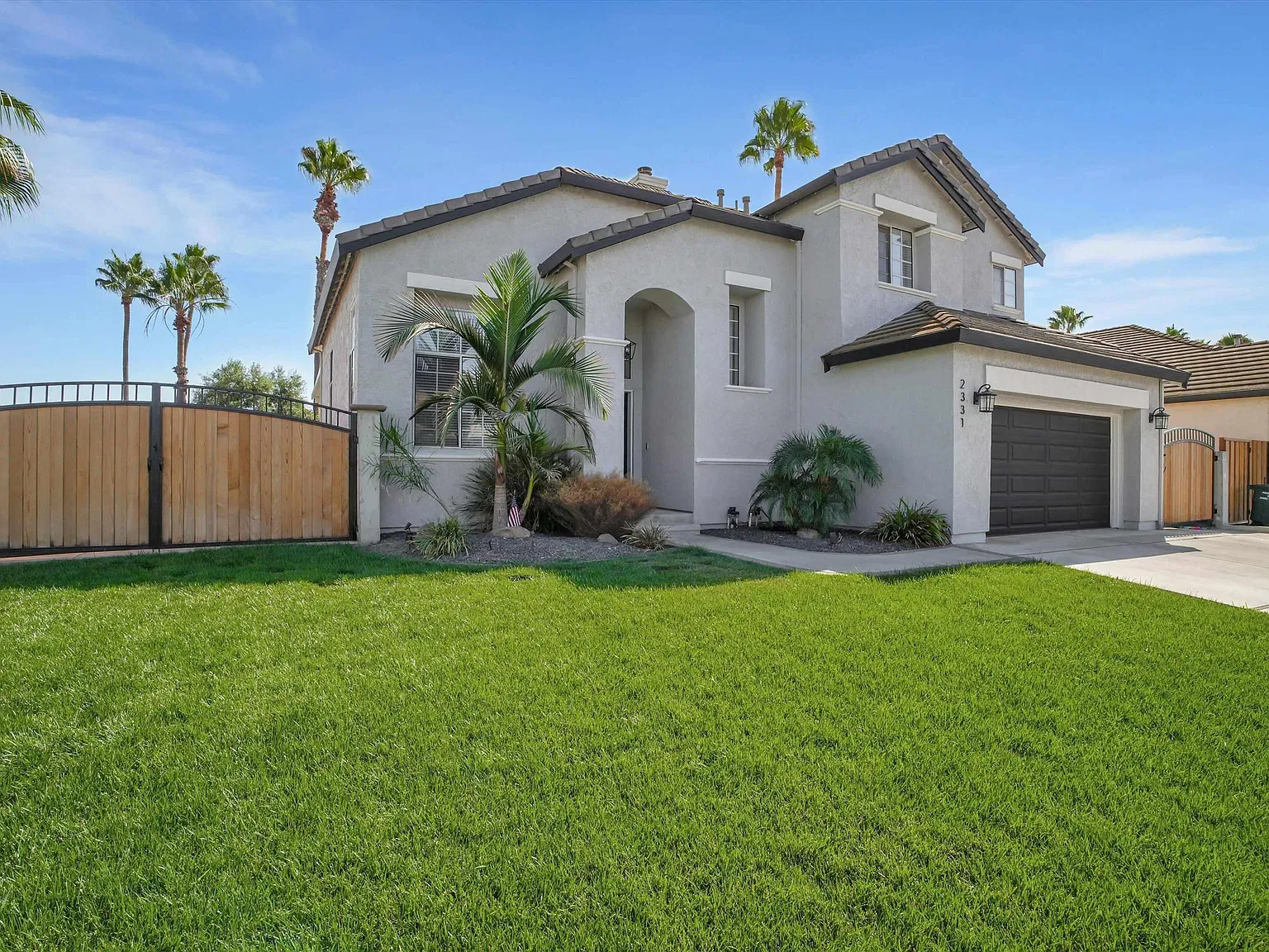 4 bed, 2.5 bath, 2136 sqft, $4,500 — Photo 1