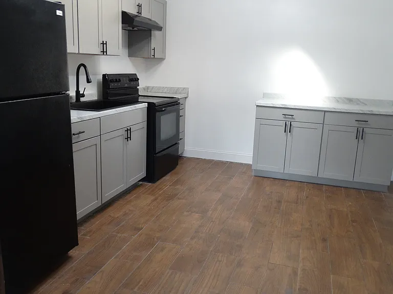 7878 Caxton Cir E — Photo 11