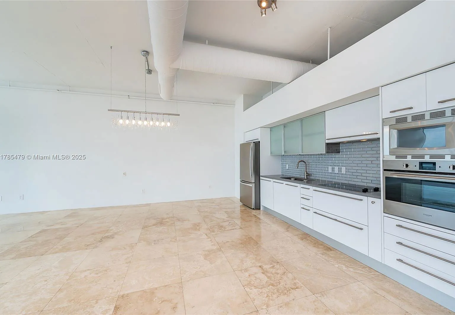 2 bed, 2.0 bath, 1906 sqft, $6,000 — Photo 4