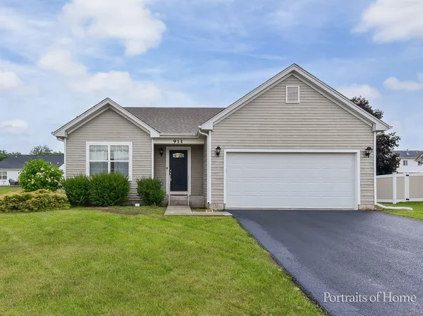 911 Appaloosa Trl, Plano, IL 60545