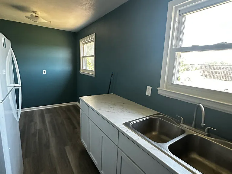 2334 S Greenwood Ave — Photo 4