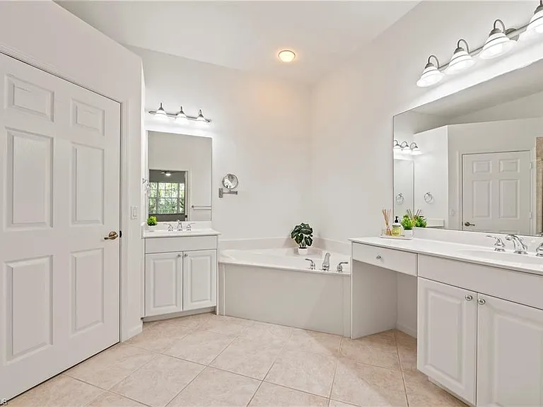 10040 Valiant Ct #202 — Photo 13