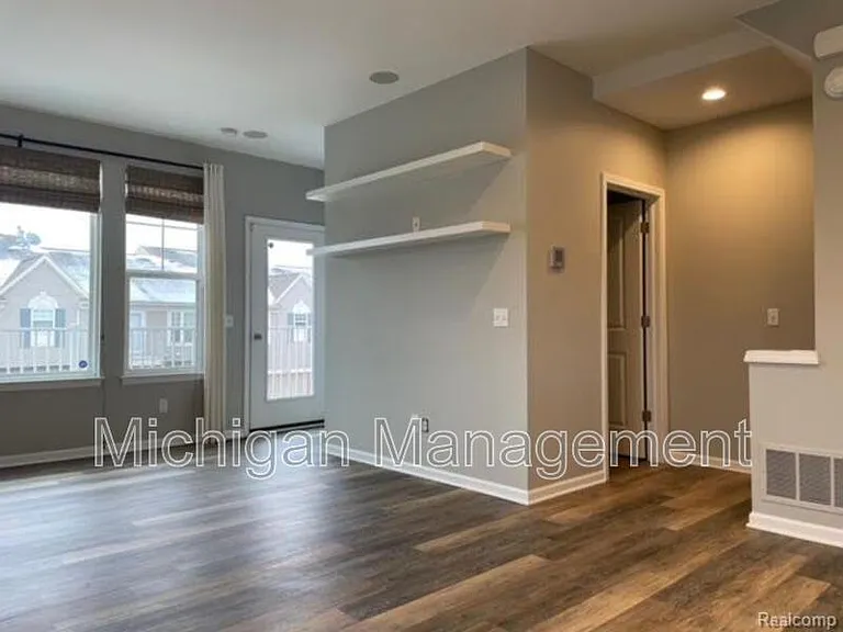 411 Wright St — Photo 7