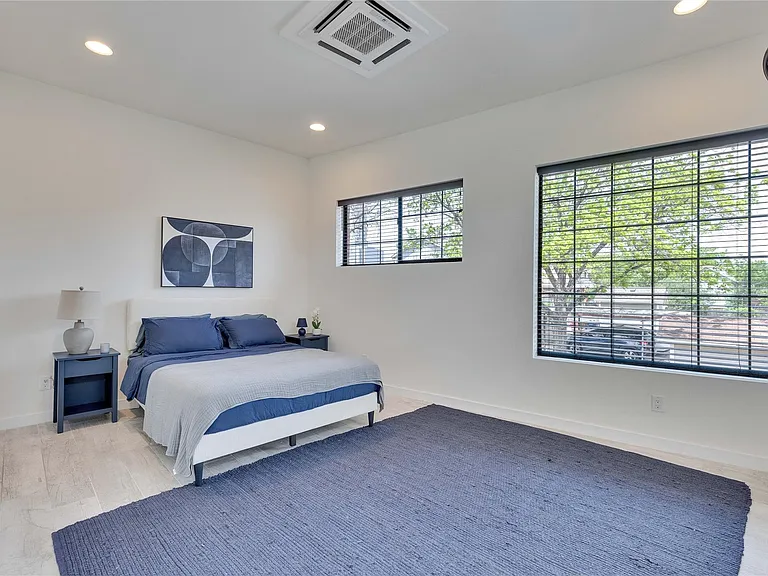 808 E Lydia St — Photo 11