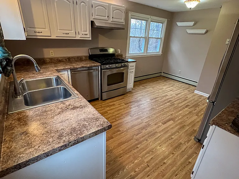 68 River Rd — Photo 2