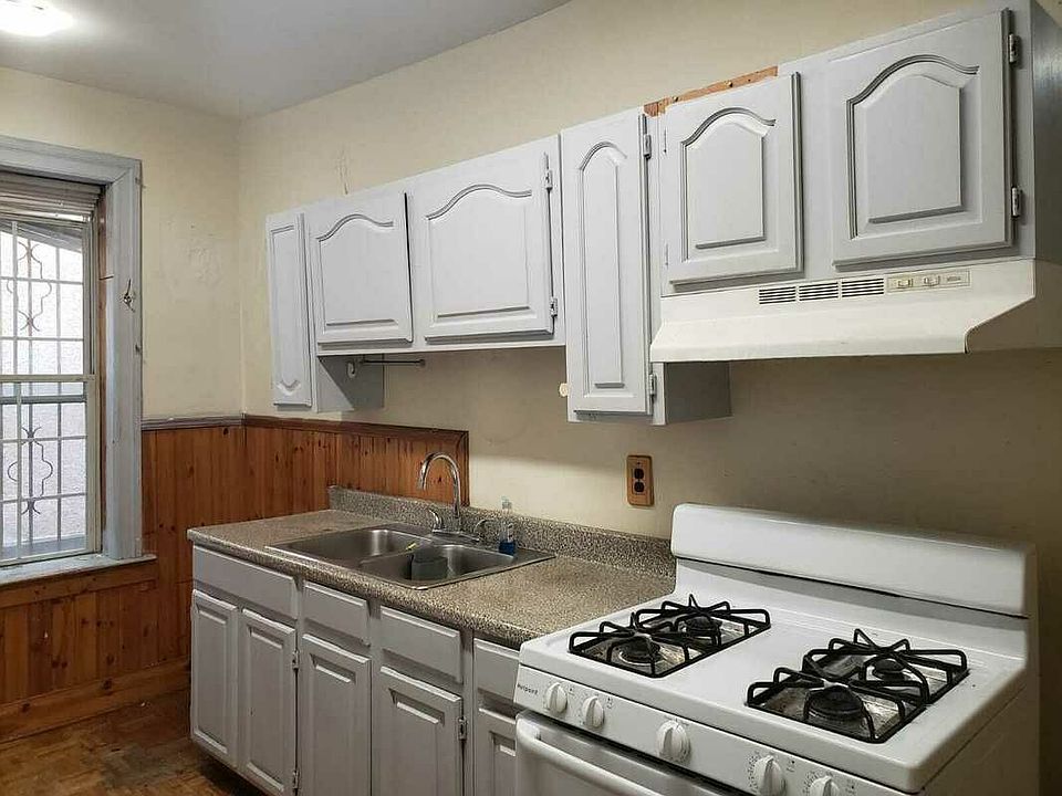2nd image of 781 E 5th St #1A