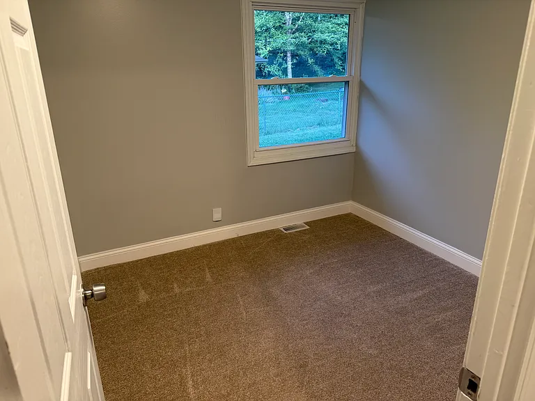 2400 Longview Ave — Photo 9