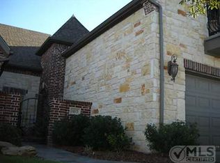 1015 W Avalon Ct, Granbury, TX 76048