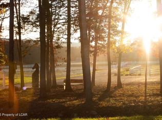 128 Kickapoo Dr, Hazle Township, PA 18202