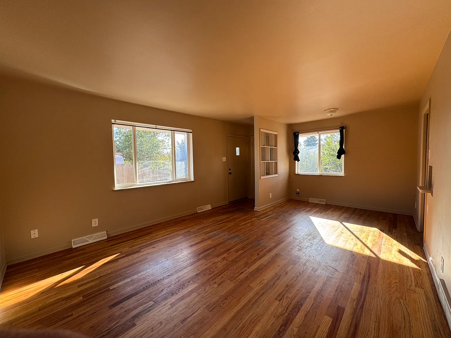 2 bed, 1000 sqft, $2,000 — Photo 2