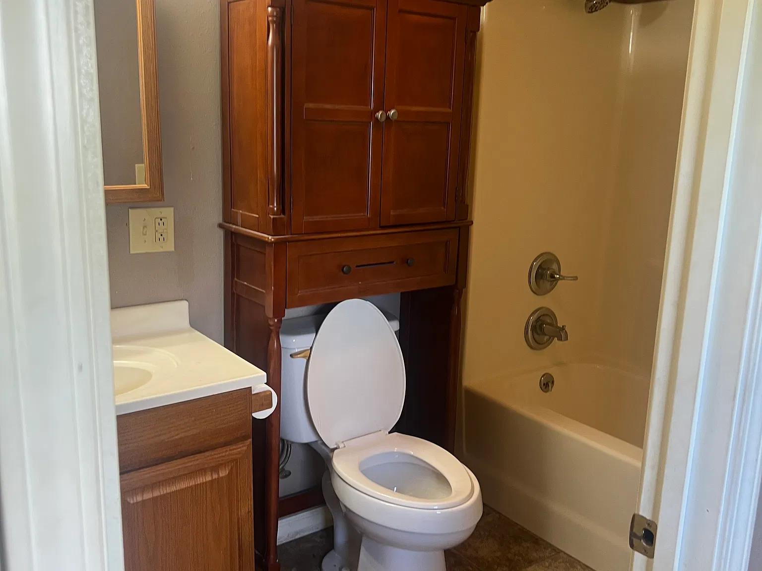 3 bed, 1056 sqft, $900 — Photo 4