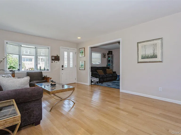 29 Seabreeze Rd — Photo 4