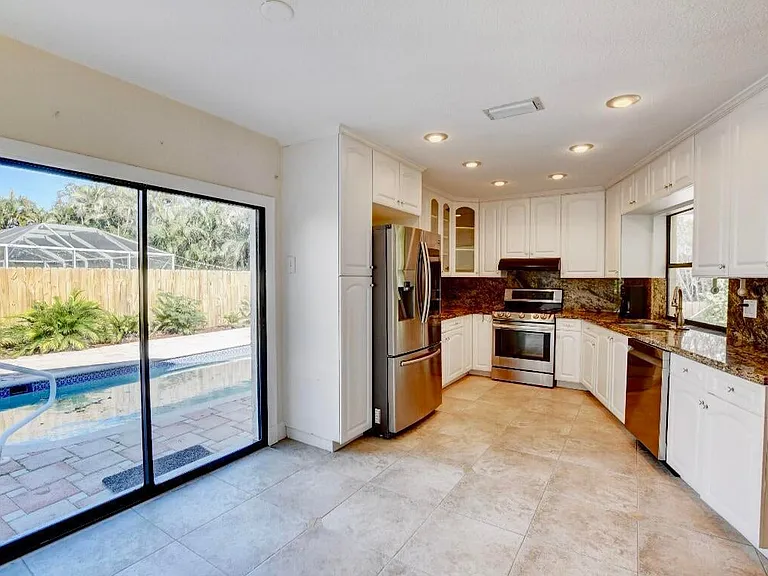 17768 Maplewood Dr — Photo 17