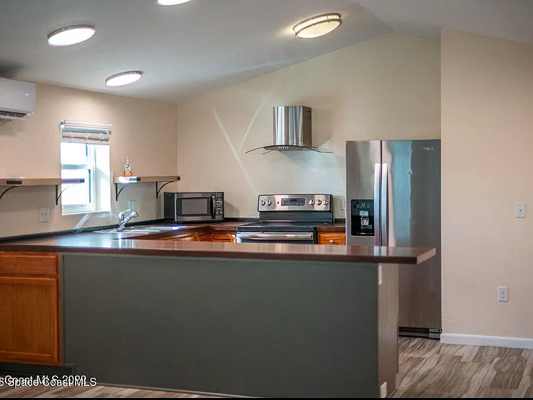 1460 Guava Ave — Photo 3