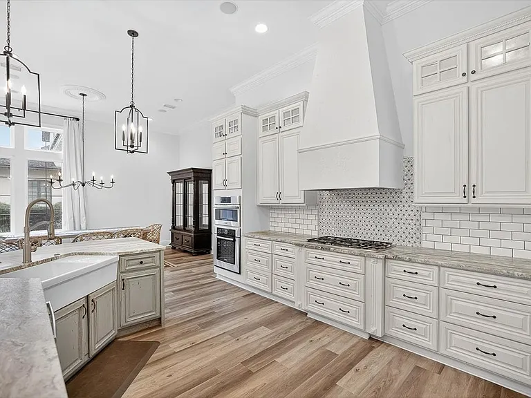 3161 Club Dr — Photo 32