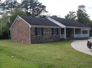 102 Oak Dr, Morehead City, NC 28557