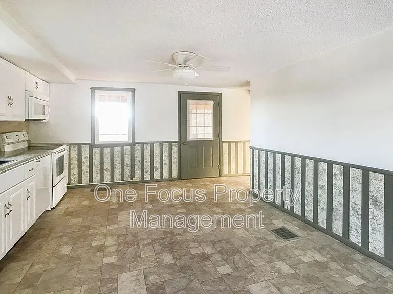 1724 Steam Valley Rd — Photo 6