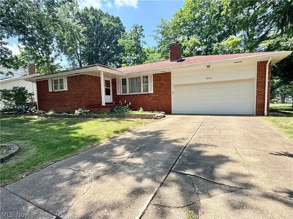 6230 Foxridge Dr, Boardman, OH 44512